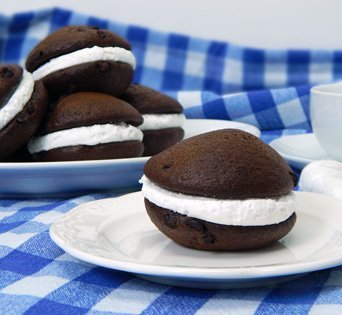 BNJO Chocolate Flavored Whoopie Pie & Cake Mix - Cut Open Image